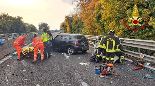Falconara - Scontro tra due auto sulla Statale 76: un ferito e traffico rallentato